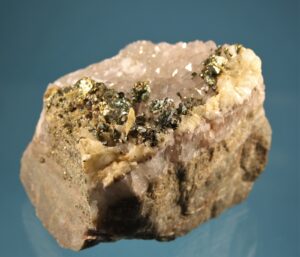 Kupferkies auf Quarz von Schlema