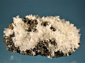 Bergkristall auf Zinkblende von Peru