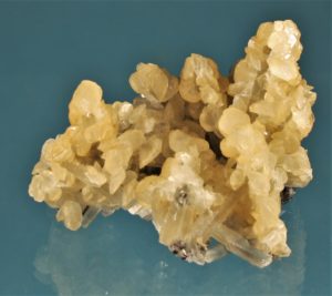 Calcit auf Bergkristall von Madan, Bulgarien